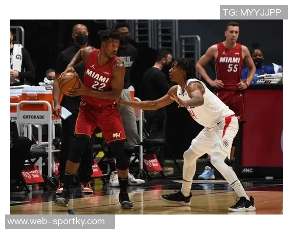 特纳称球队仅差东部第三55场胜利呼吁大家保持冷静不必恐慌