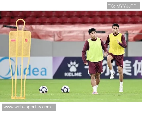 亚历斯祖告别上海海港正式加盟成都蓉城开启新征程